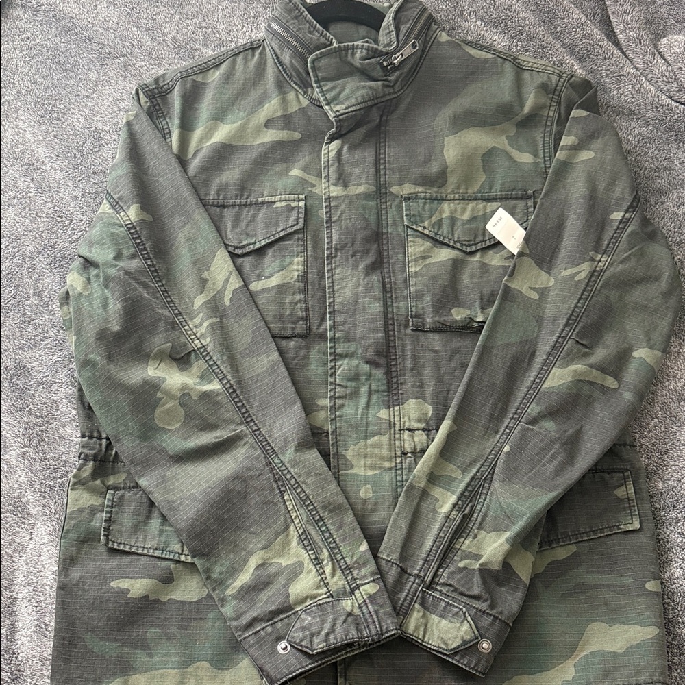 Old Navy Men's Green Camouflage Field Jacket